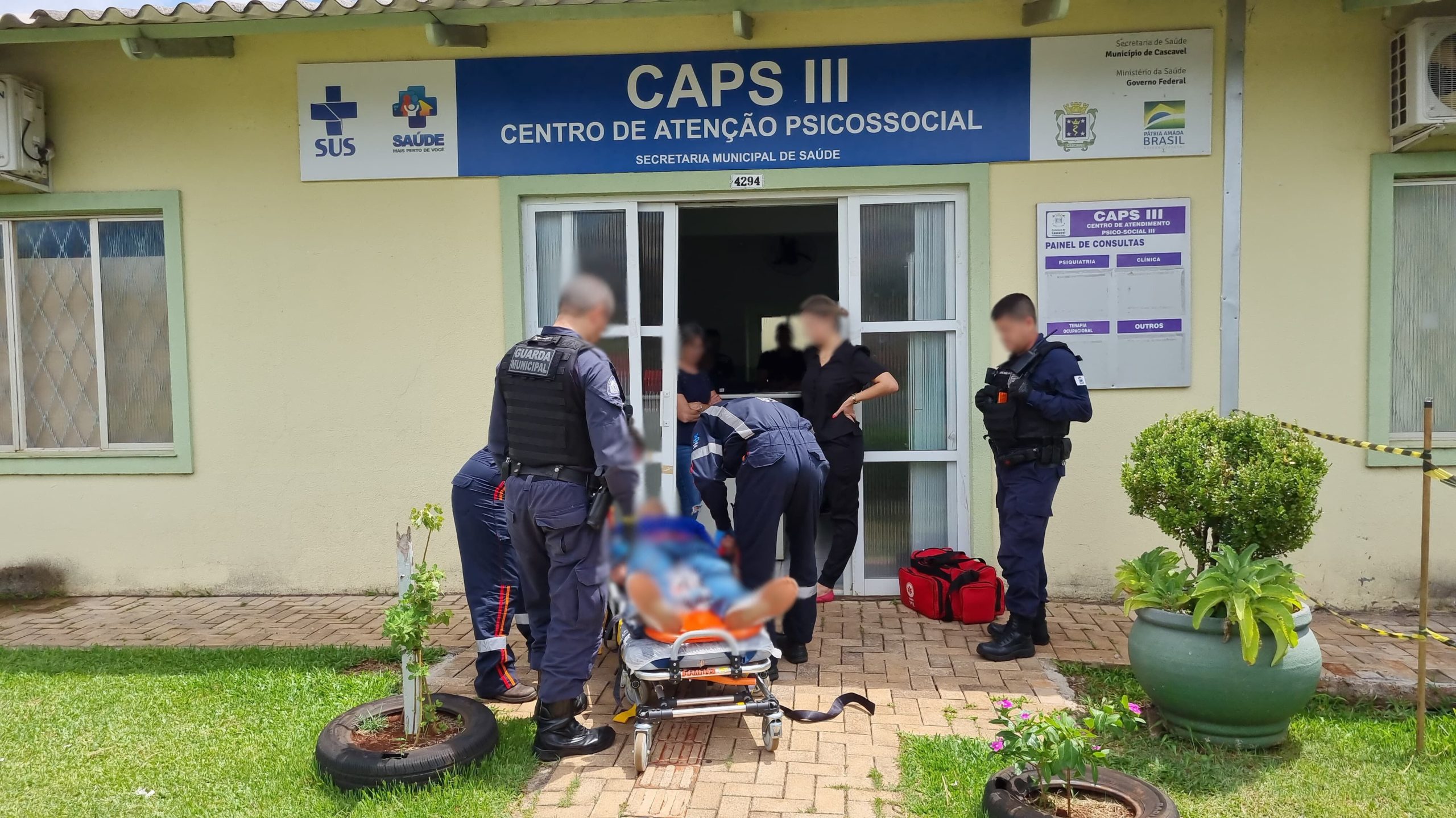 Equipes do Samu e GM atendem jovem no CAPS III Equipes do Samu e GM atendem jovem no CAPS III