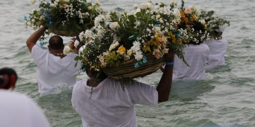 Imagem referente a Mais de 25 mil pessoas são esperadas no Dia de Iemanjá no Arpoador