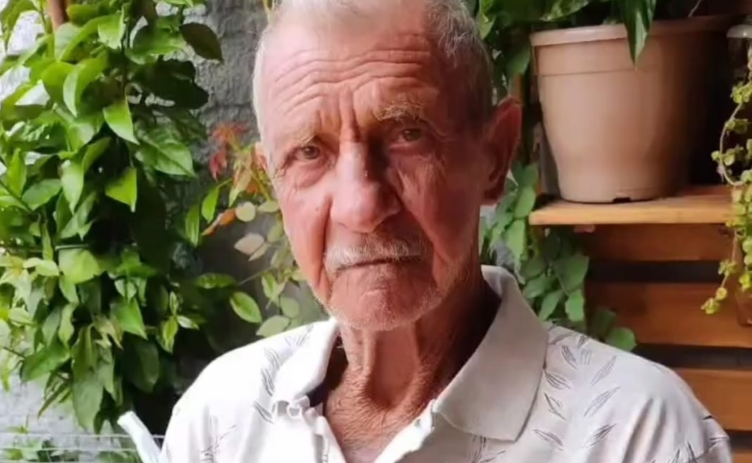 Familiares se despedem de Deonir Natalino Reolon, o "Neco"