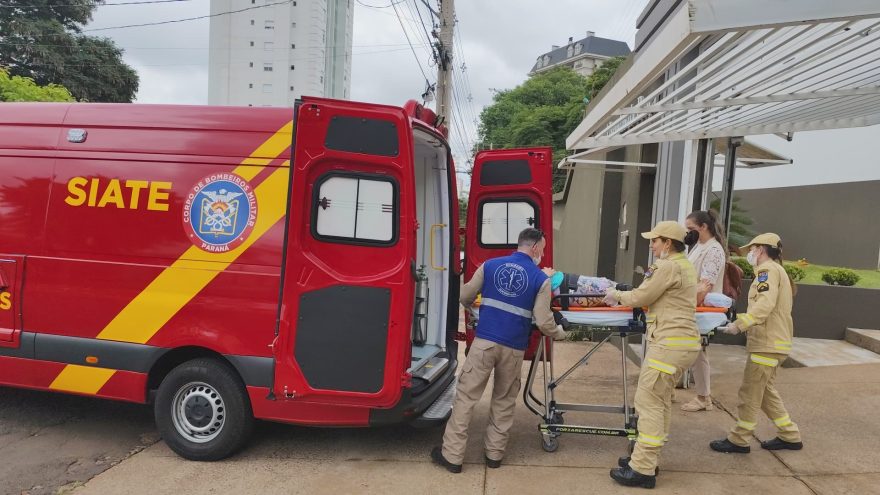 Funcionária cai da escada e fica ferida em condomínio no Country