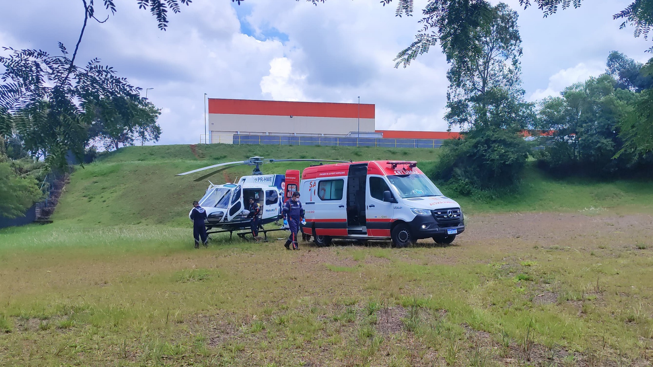 Idosa de 73 anos é transferida de helicóptero para Cascavel após suspeita de AVC