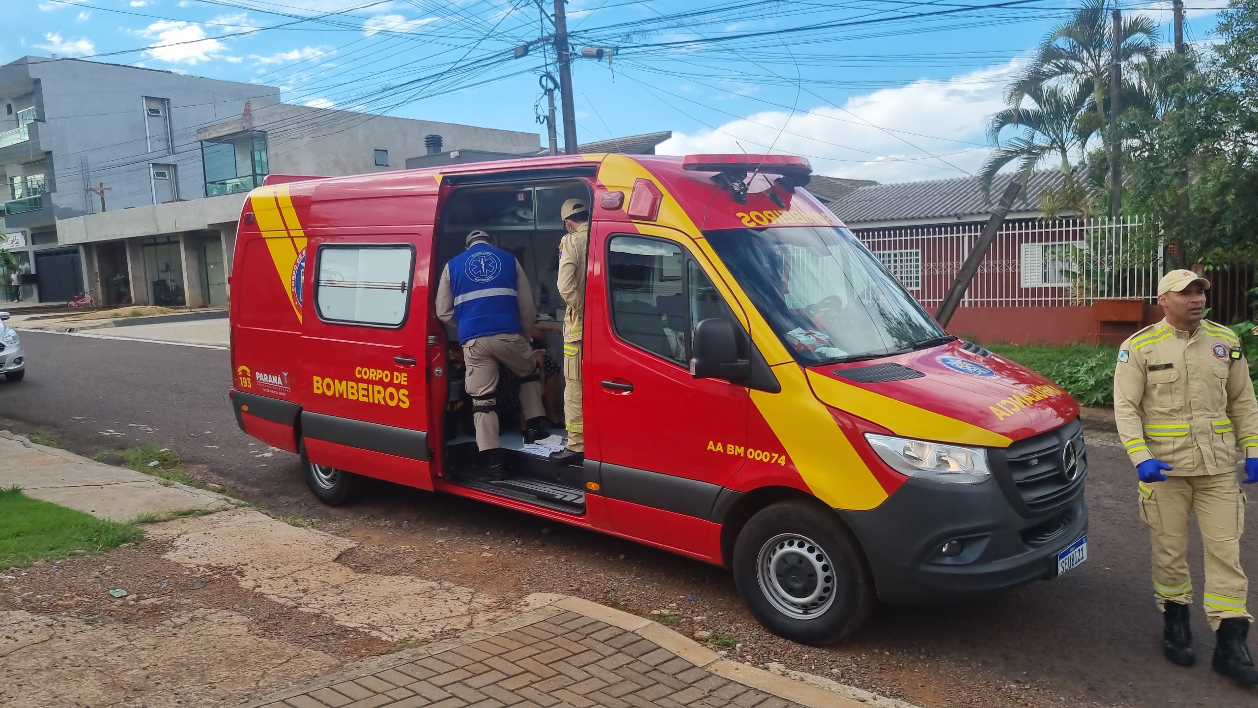 Portão cai e atinge criança no Bairro Santa Cruz