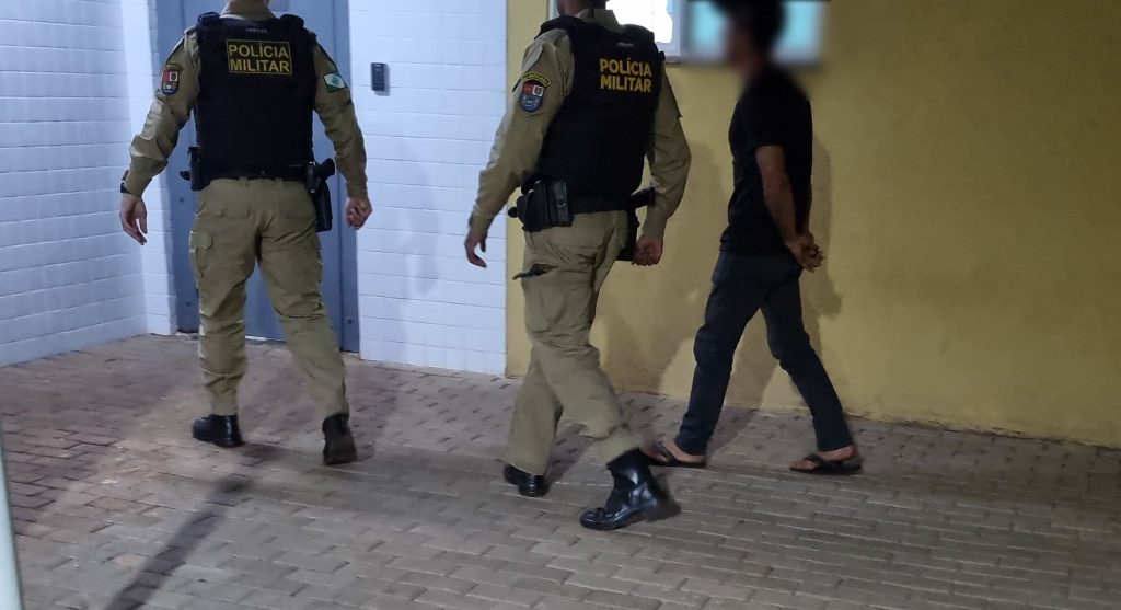 Condutor embriagado é preso depois de atingir muro de residência em Catanduvas