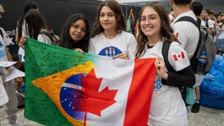 Passaporte carimbado: em 5 dias, 440 alunos do Ganhando o Mundo embarcam para o Canadá