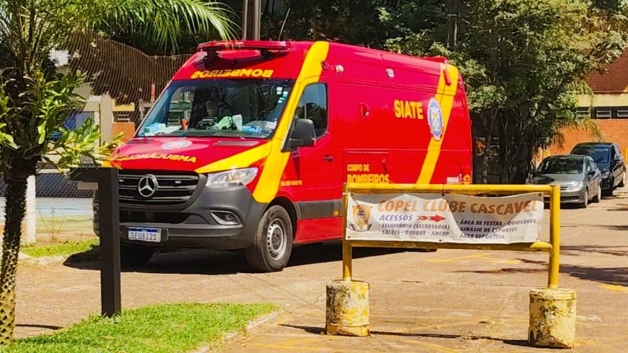Brincadeira no parquinho termina em criança ferida