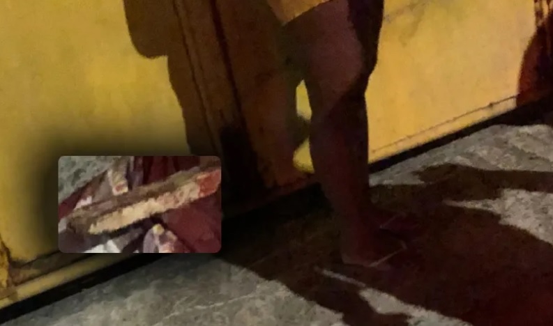 Homem é morto com pedaço de madeira no ânus após tentar abusar de jovem; veja o vídeo