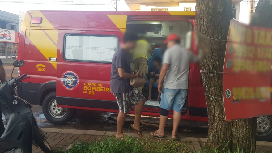 Motociclista atropela mãe e filho no Universitário