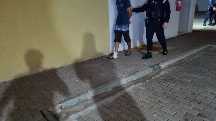 Machão de cozinha é detido após ameaçar a ex-companheira e a própria mãe na Vila Tolentino