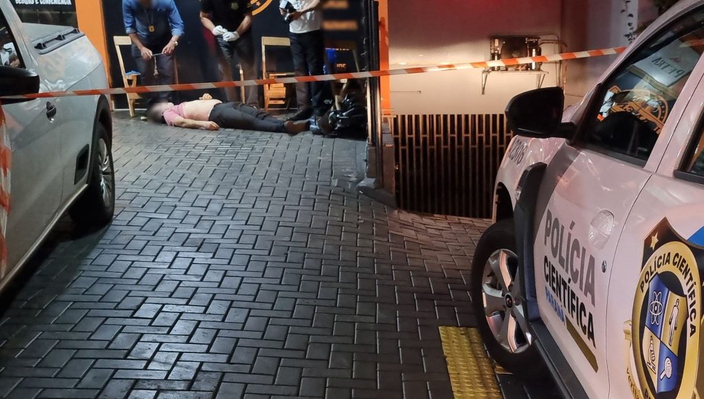 Homem de 42 anos é assassinado por mulher com facada no peito no bairro Periolo