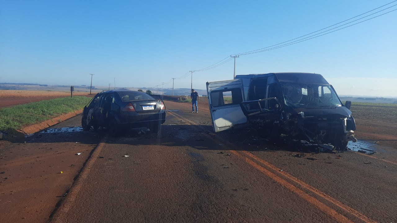 Furgão com placas de Cascavel se envolve em acidente com morte na na PR-486 em Assis Chateaubriand Furgão com placas de Cascavel se envolve em acidente com morte na na PR-486 em Assis Chateaubriand