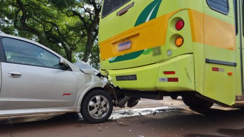 Homem fica ferido em acidente entre Montana e ônibus no Jardim Gramado Imagem referente a Homem fica ferido em acidente entre Montana e ônibus no Jardim Gramado
