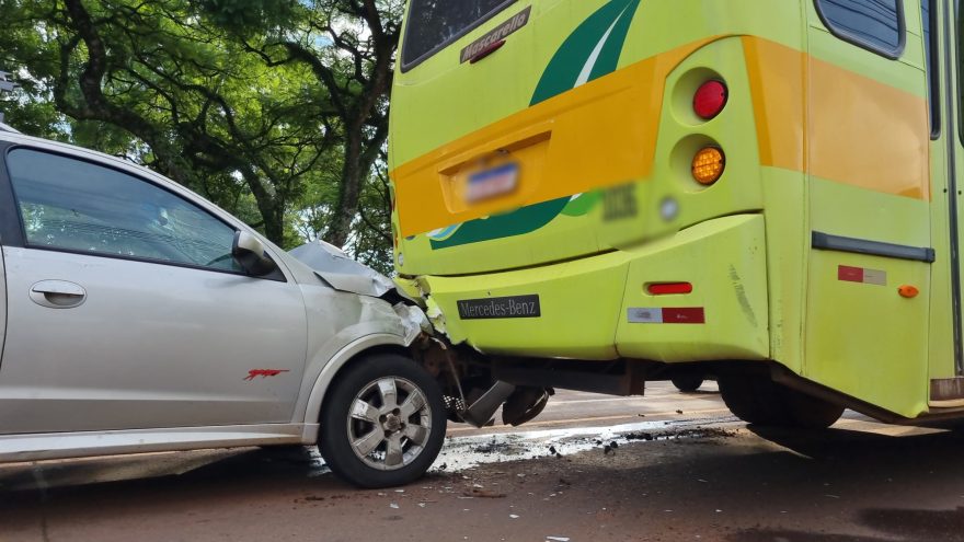 Homem fica ferido em acidente entre Montana e ônibus no Jardim Gramado