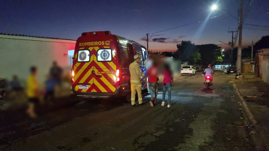 Idoso é atendido pelo Siate com ferimento na cabeça após pedir socorro na casa da ex