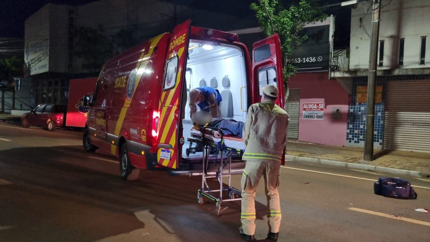 Homem que agrediu mulher em distribuidora é agredido por populares com socos e taco de sinuca