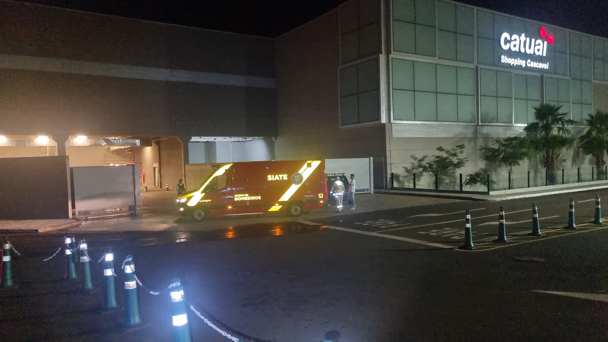 Bombeiros atendem vítima que se feriu no Catuaí Shopping Cascavel