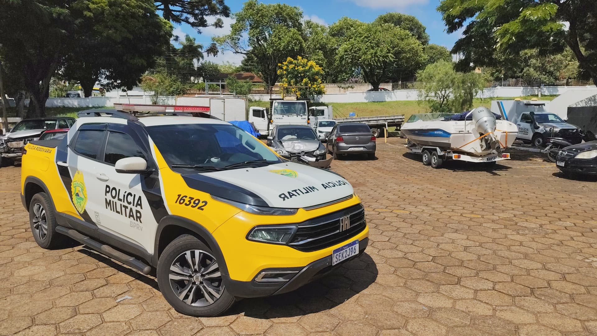 PRE avista lancha furtada sendo transportada na BR-163, realiza abordagem e recupera veículo