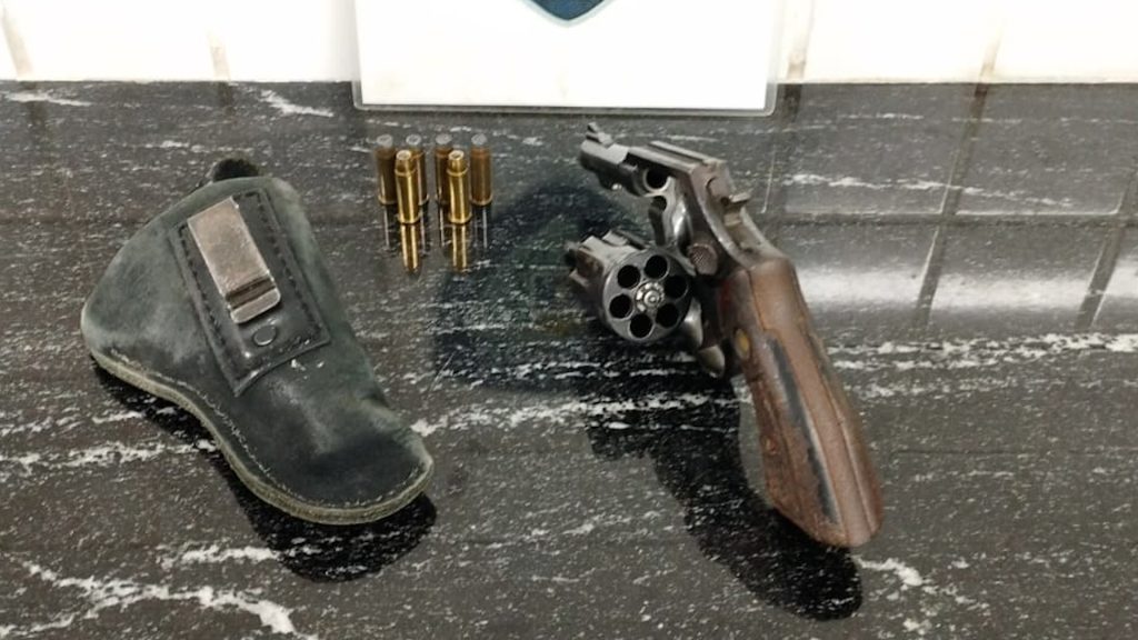 Arma é encontrada abandonada na Rua Cuiabá em Cascavel