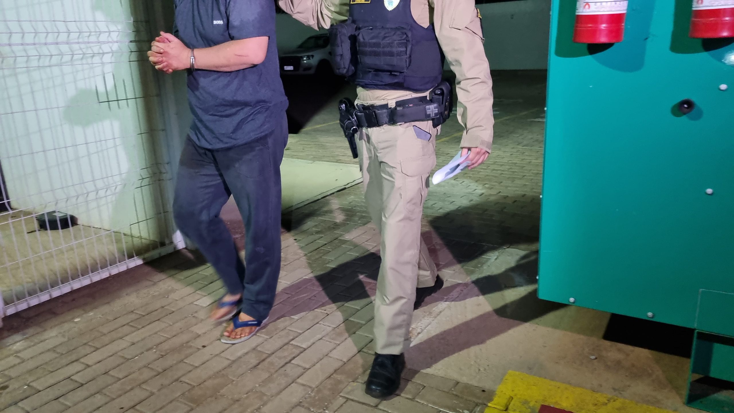 Homem é preso após esfaquear vítima e fugir em Ibema Homem é preso após esfaquear vítima e fugir em Ibema
