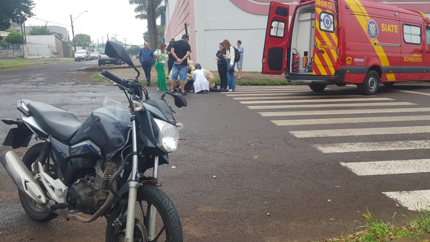 Motociclista é socorrido pelo Siate após se envolver em acidente de trânsito no bairro Parque São Paulo
