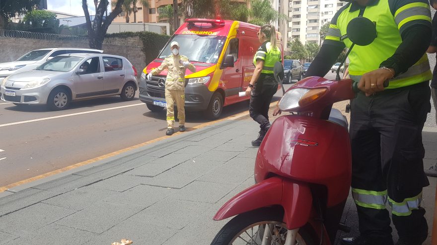Biz e Celta se envolvem em colisão na Rua Minas Gerais, no Centro