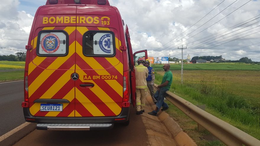 Pai e filha ficam feridos ao caírem de moto na BR-277, em Cascavel