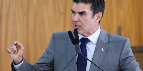 Governador decide revogar lei polêmica sobre ensino no Pará Imagem referente a Governador decide revogar lei polêmica sobre ensino no Pará