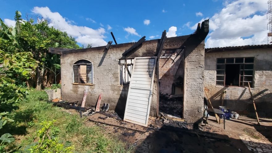 Suposto incêndio criminoso mobiliza Bombeiros no Santa Felicidade