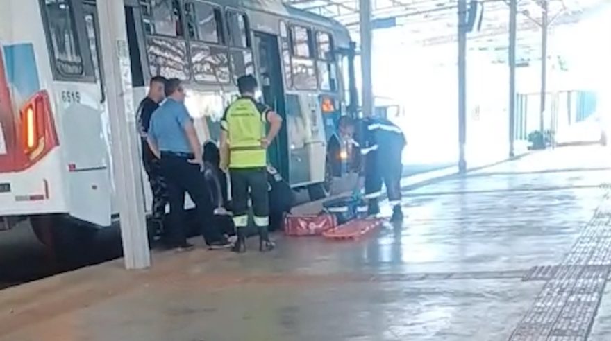Samu atende passageira ferida no Terminal Sul