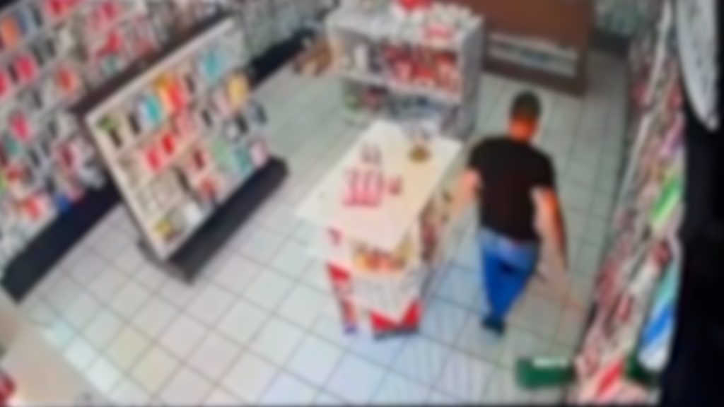 Psicopata atira na ex e comete suicídio após massacre em loja de celulares; veja o vídeo