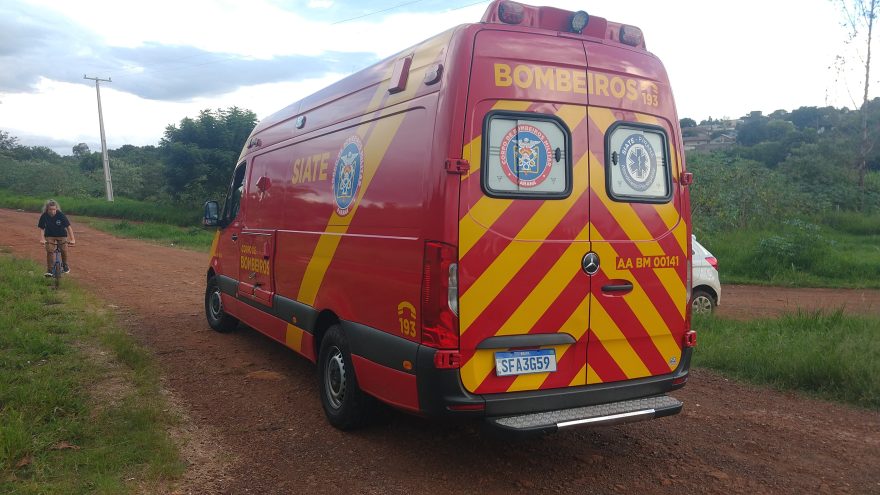 Homem de 37 anos sofre queda de moto após atropelar cachorro