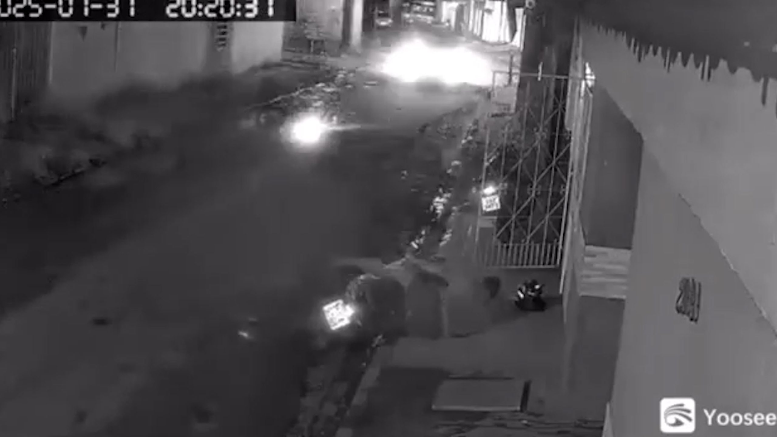 Incrível: homem se joga no chão e finge estar morto para evitar ser assassinado; veja o vídeo