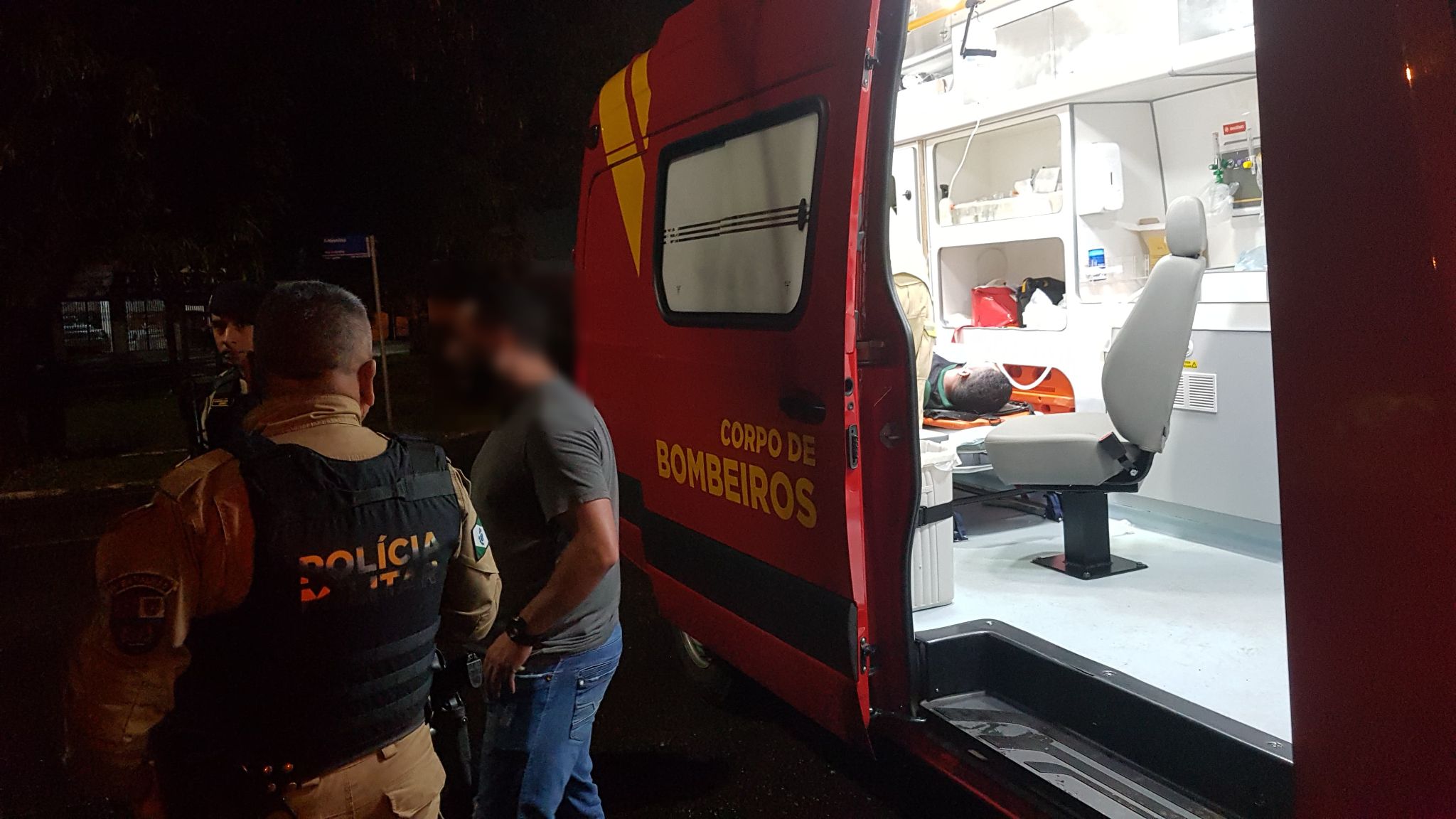 Homem é esfaqueado pela mulher após suposta traição com a vizinha no São Cristóvão