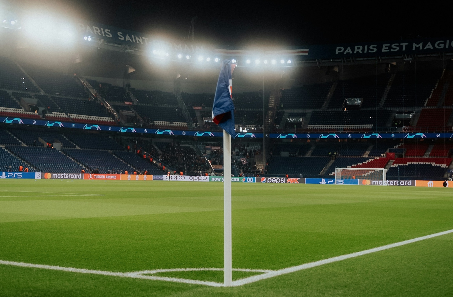 Napoli exigiu valor recorde de PSG para contratação de Kvaratskhelia