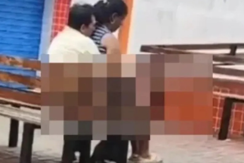 Casal filmado é flagrado em ato sexual em praça pública