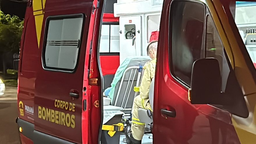 Idosa de 87 anos cai na saída da igreja e é socorrida pelo Siate