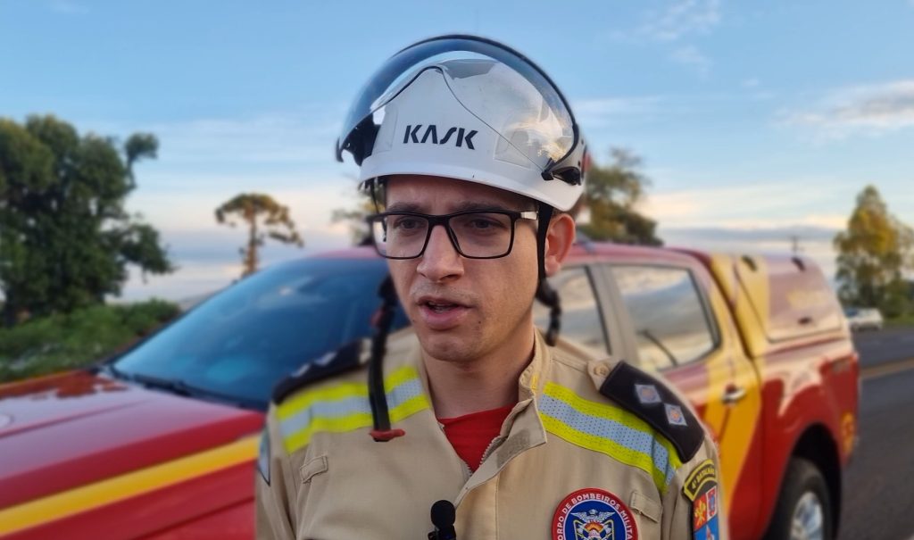 Tenente dos Bombeiros fala sobre grave acidente que matou condutor de 72 anos de micro-ônibus escolar na BR-277