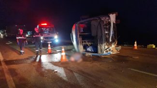 Tragédia na BR-277: condutor de micro-ônibus morre ao ser ejetado em colisão frontal com carro em Santa Tereza do Oeste