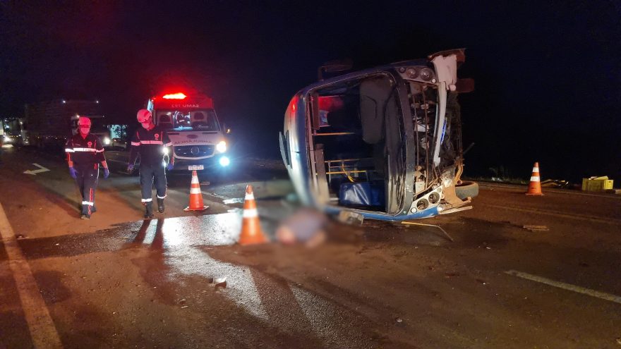 Tragédia na BR-277: condutor de micro-ônibus morre ao ser ejetado em colisão frontal com carro em Santa Tereza do Oeste