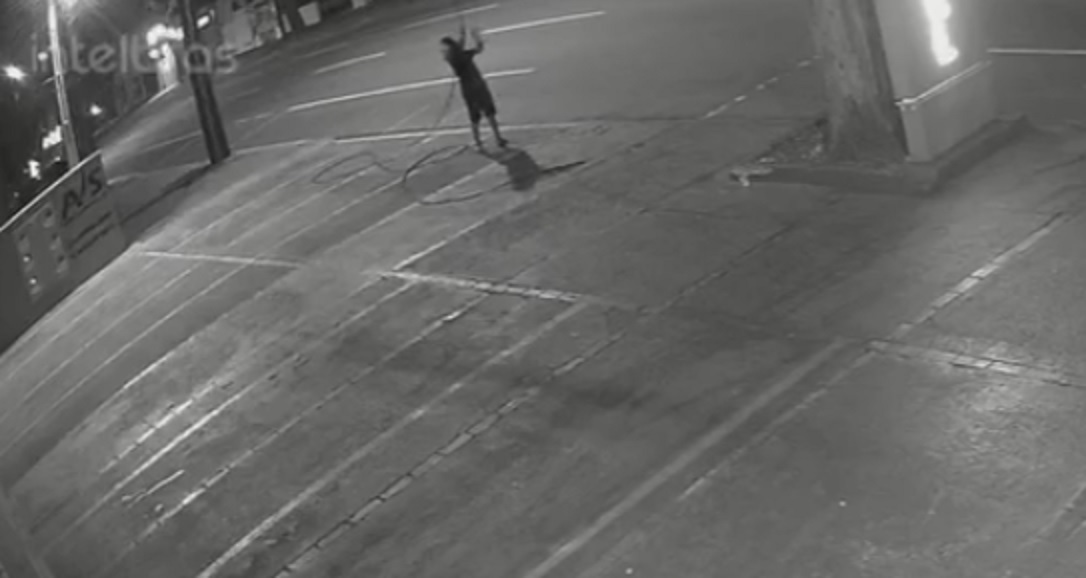 Furto de fios é flagrado por câmera na Rua Erechim