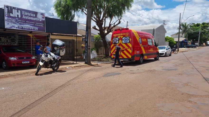 Motociclista sofre queda ao desviar de cachorro no Bairro Brasília