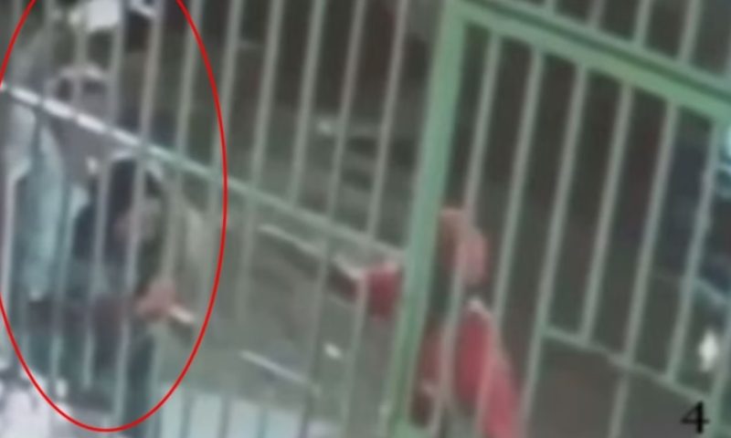 Imagens chocantes: idosa tem olho perfurado por mulher em situação de rua