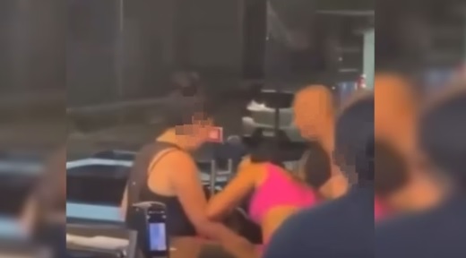 Tapas e cabelo puxado: mulheres brigam em academia após traição; veja o vídeo