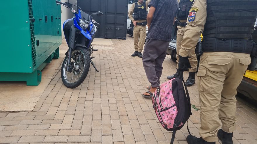 Invasor de residência é detido após pedir para tomar banho em casa invadida