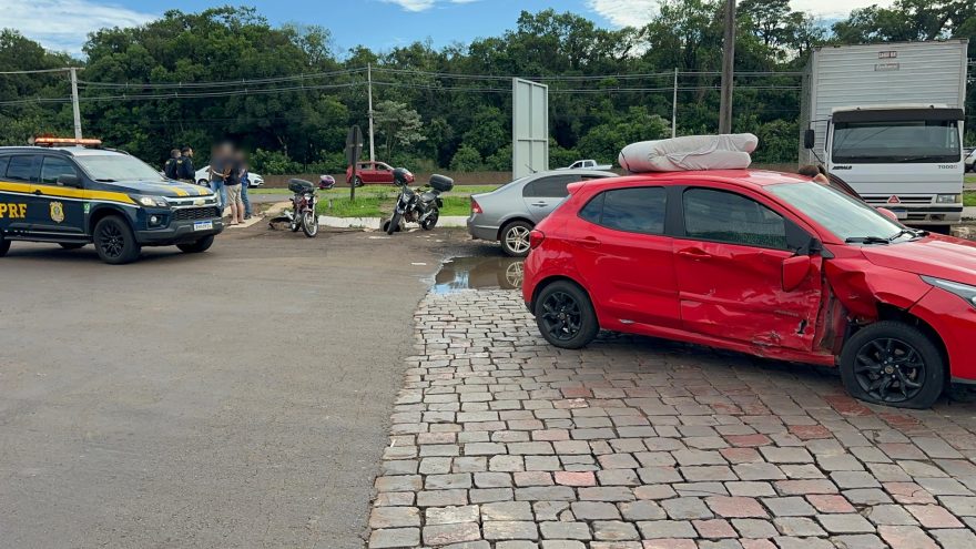 Colisão entre Fiat Argo e Honda Civic é registrada na BR-277 em Cascavel