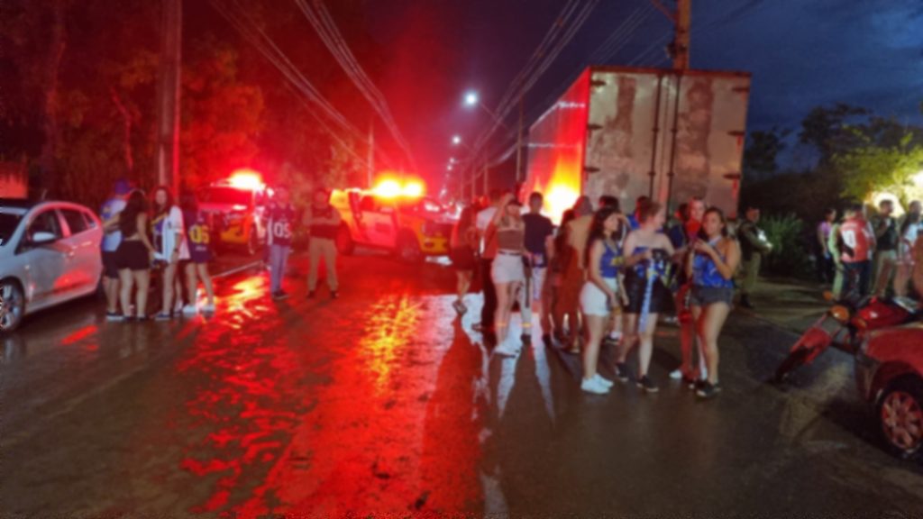 Acabou a festa! PM encerra com festa universitária da Rua Rio da Paz