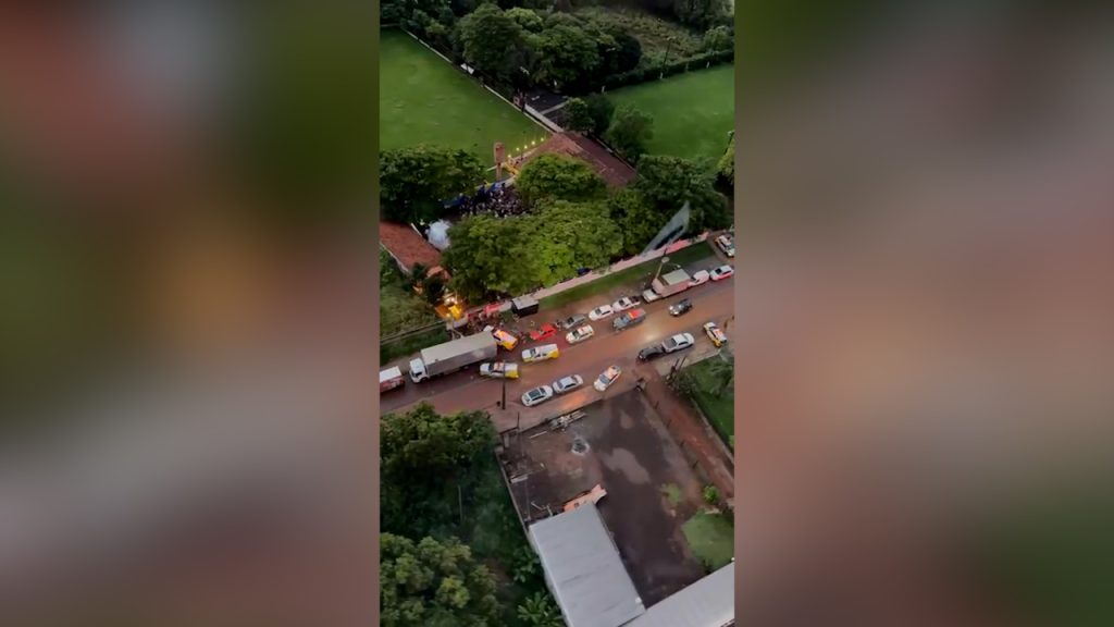 Imagens aéreas mostram abordagem policial em festa universitária em Cascavel