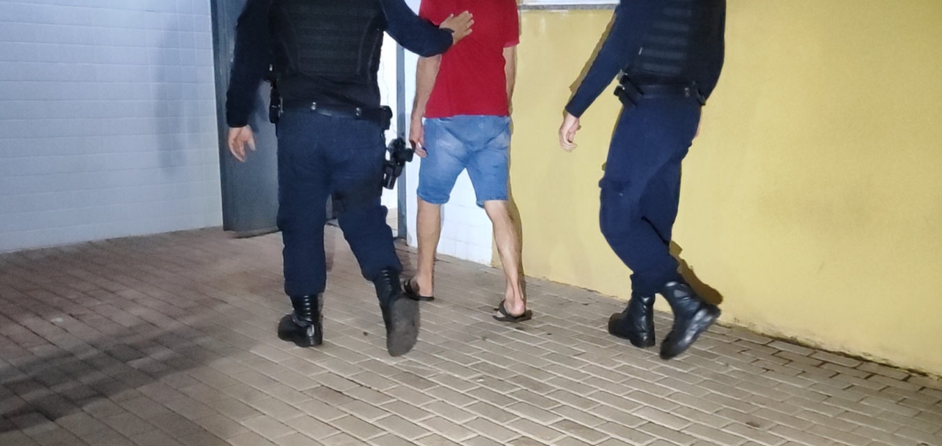 Condutor é preso por embriaguez após ser flagrado na contramão no centro Condutor é preso por embriaguez após ser flagrado na contramão no centro
