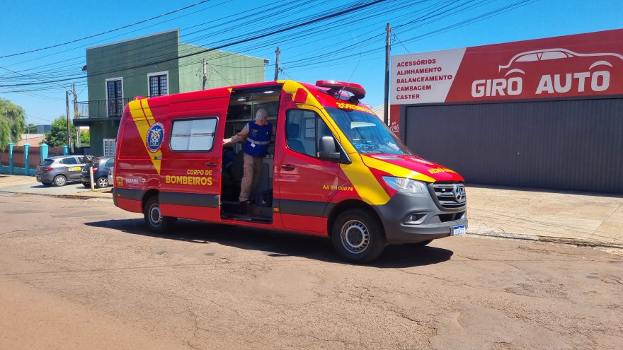Mulher fica ferida ao cair de moto na Rua Altemar Dutra
