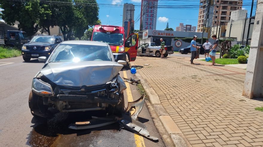Voyage e Peugeot batem no Bairro Coqueiral e mulher fica ferida