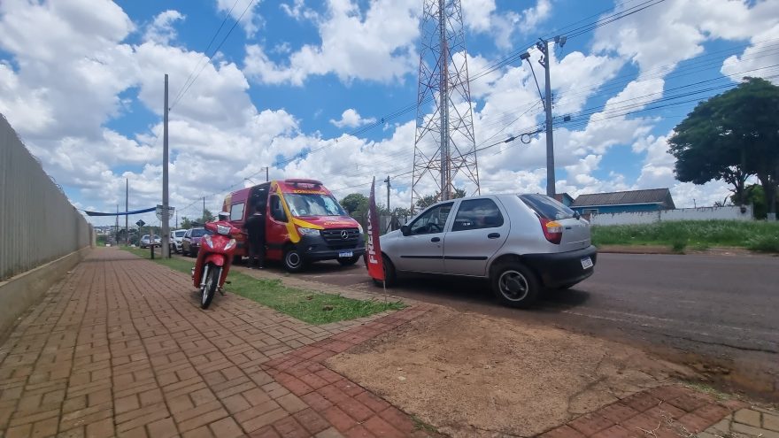 Palio e Honda Biz se envolvem em colisão no Bairro Floresta